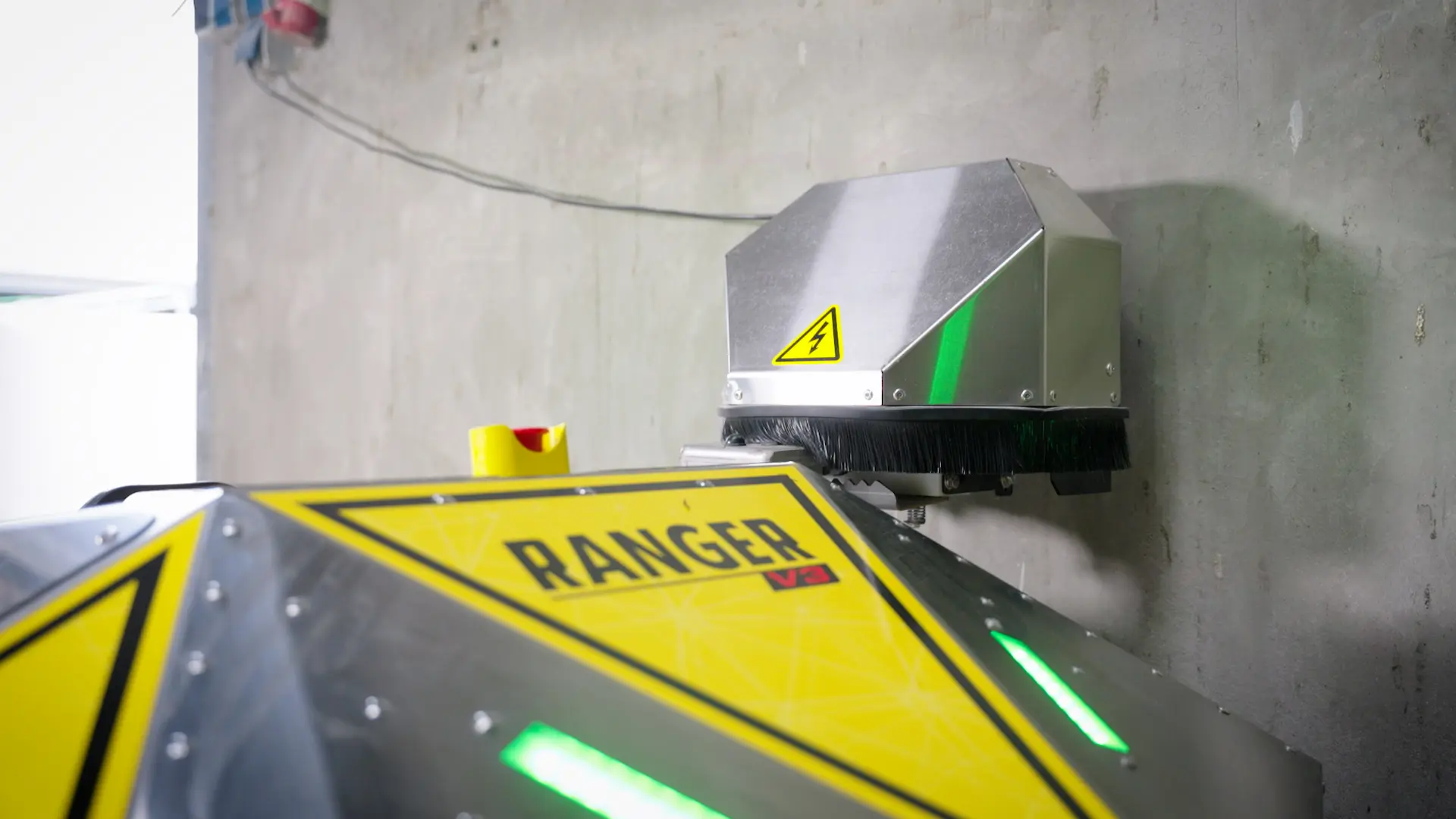 Voeraanschuifrobot elektrisch opladen