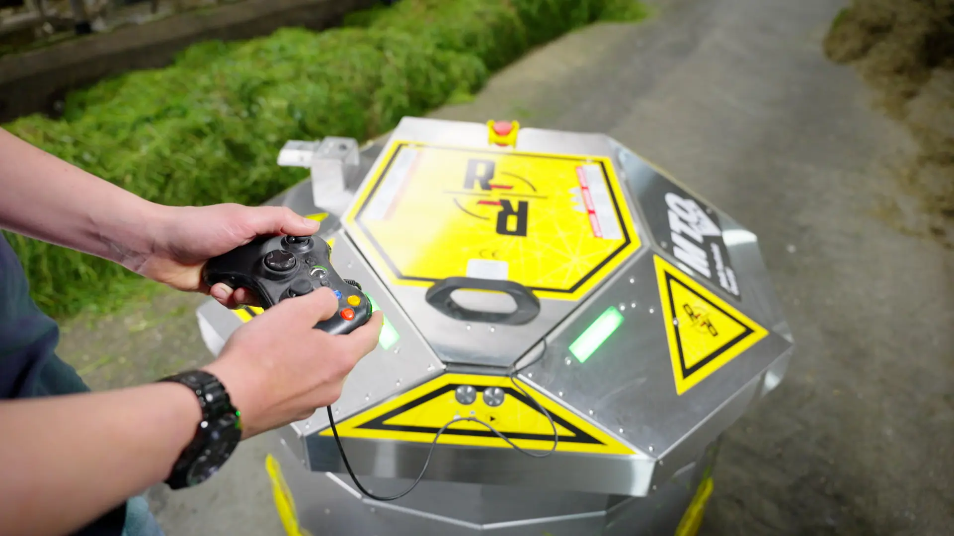 Voeraanschuifrobot met controle bediening